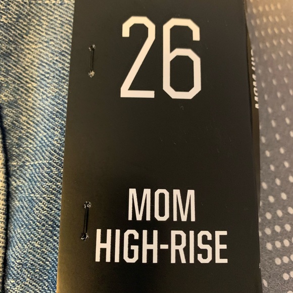 BDG Mom High rise Jean Short, NWT, Size 26 - Picture 5 of 5